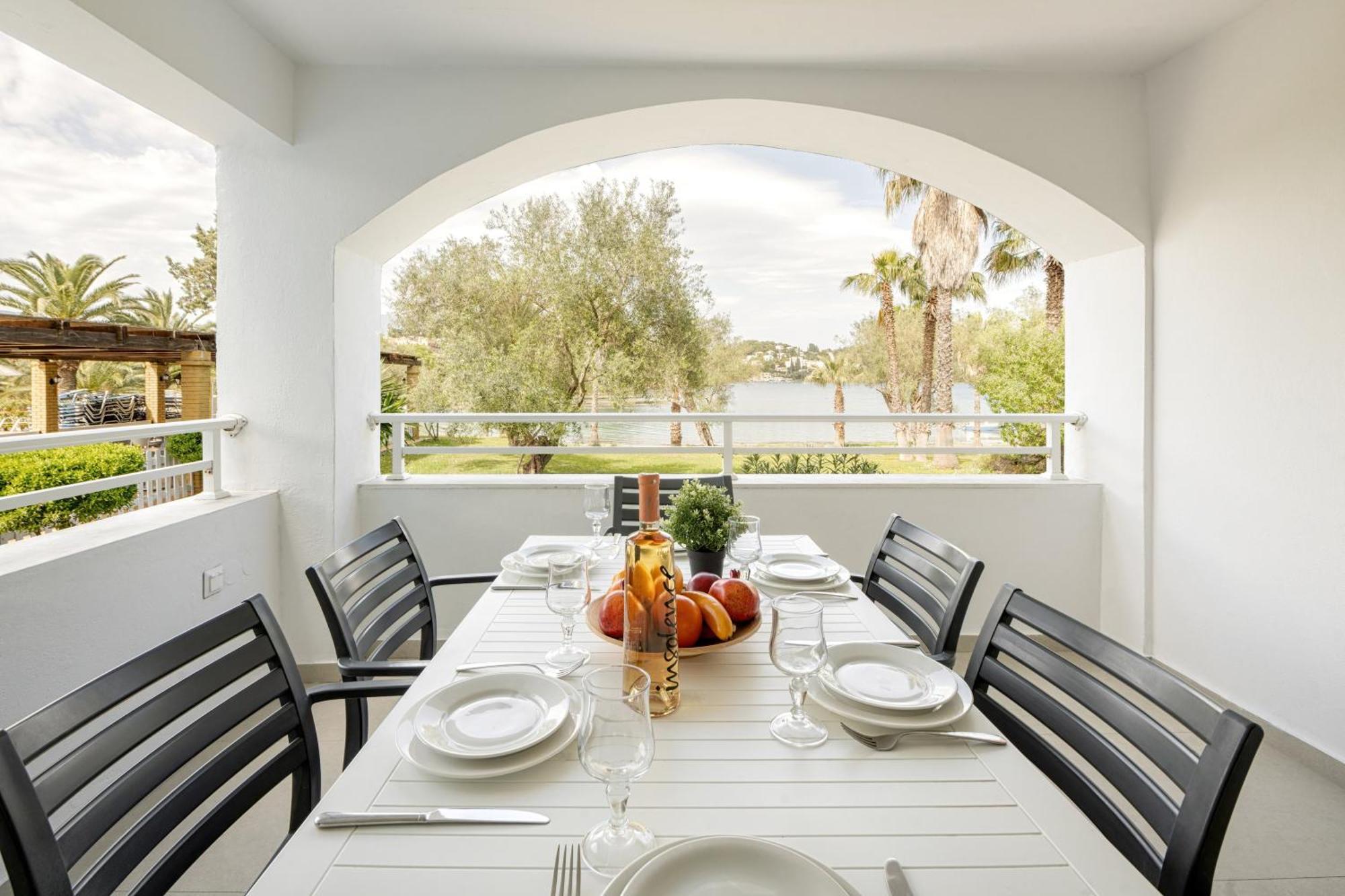 Blue & White Velvet 20M From The Beach Danilia Exterior foto