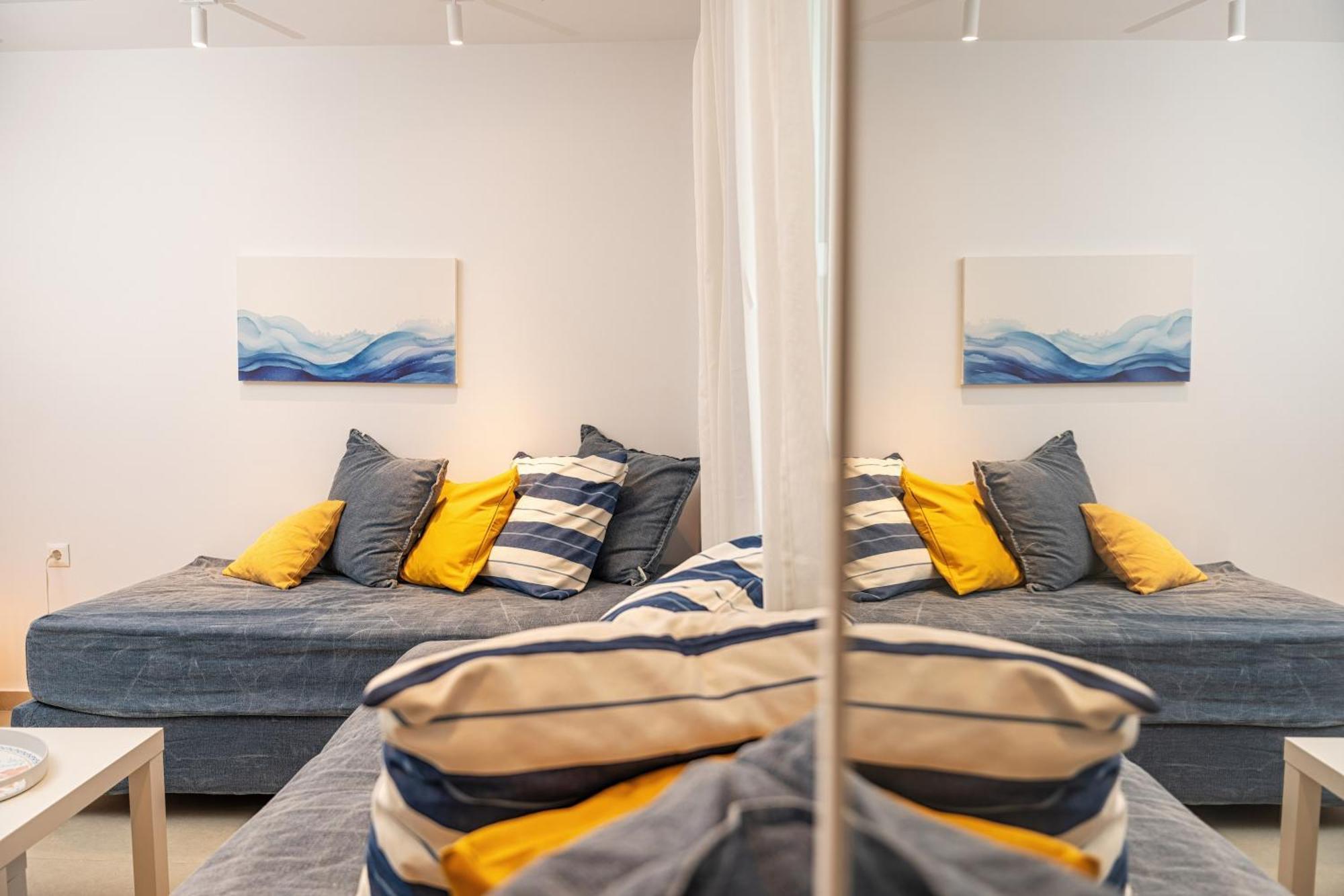 Blue & White Velvet 20M From The Beach Danilia Exterior foto